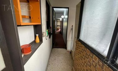 Venta Departamento Cinco Ambientes Flores Con Balcón