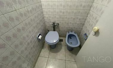 Venta Departamento Cinco Ambientes Flores Con Balcón