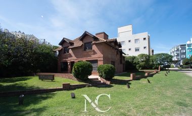 Dos duplex en venta en Mar de Ostende de 4 ambientes