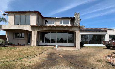 Casa en venta - 3 Dormitorios 2 Baños - Cocheras - Saladillo