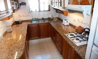 Departamento en Venta, Caballito, 6 ambientes, con cochera y balcón
