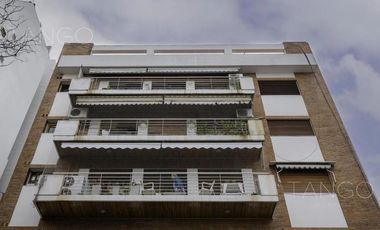 Departamento en Venta, Caballito, 6 ambientes, con cochera y balcón