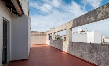 Departamento en Venta, Caballito, 6 ambientes, con cochera y balcón