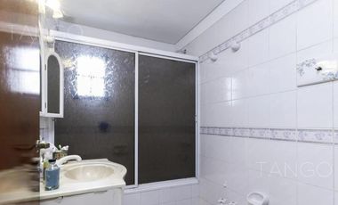 Departamento en Venta, Caballito, 6 ambientes, con cochera y balcón