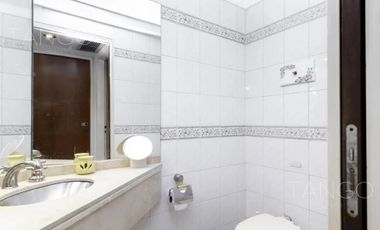 Departamento en Venta, Caballito, 6 ambientes, con cochera y balcón