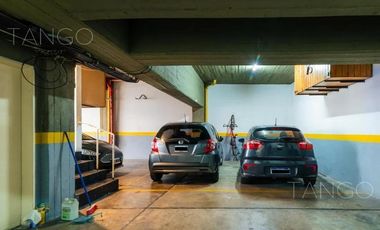 Departamento en Venta, Caballito, 6 ambientes, con cochera y balcón
