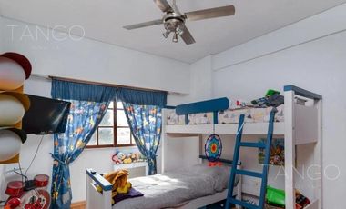 Departamento en Venta, Caballito, 6 ambientes, con cochera y balcón