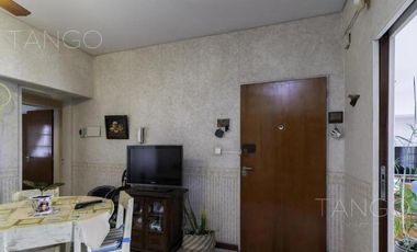 Departamento en Venta, Caballito, 6 ambientes, con cochera y balcón