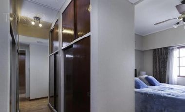 Departamento en Venta, Caballito, 6 ambientes, con cochera y balcón