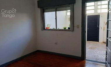 PH en Belgrano, Venta 2 ambientes, con patio