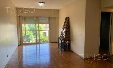 Venta Departamento 4 Ambientes en Parque Patricios Con Balcón Con Cochera Baulera
