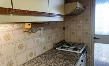 Venta Departamento 4 Ambientes en Parque Patricios Con Balcón Con Cochera Baulera