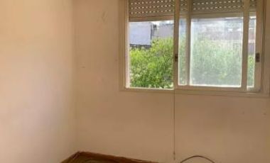 Venta Departamento 4 Ambientes en Parque Patricios Con Balcón Con Cochera Baulera