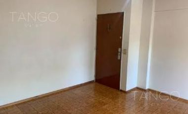 Venta Departamento 4 Ambientes en Parque Patricios Con Balcón Con Cochera Baulera