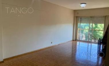 Venta Departamento 4 Ambientes en Parque Patricios Con Balcón Con Cochera Baulera