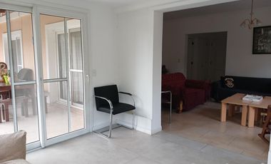 Casa en  venta en Barrio Los Jazmines con piscina
