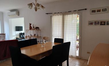 Casa en  venta en Barrio Los Jazmines con piscina