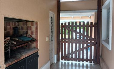Casa en  venta en Barrio Los Jazmines con piscina