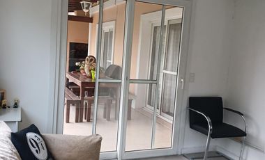 Casa en  venta en Barrio Los Jazmines con piscina