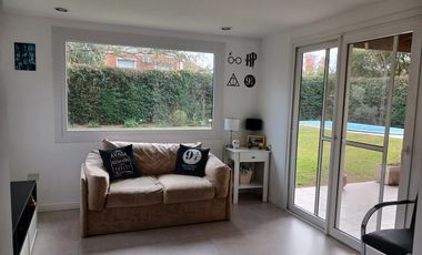 Casa en  venta en Barrio Los Jazmines con piscina