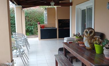 Casa en  venta en Barrio Los Jazmines con piscina