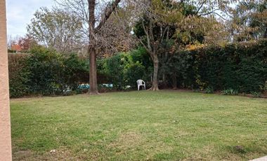 Casa en  venta en Barrio Los Jazmines con piscina