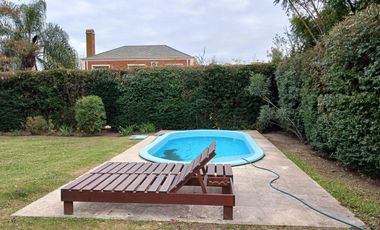 Casa en  venta en Barrio Los Jazmines con piscina