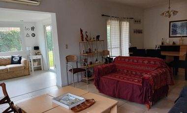 Casa en  venta en Barrio Los Jazmines con piscina