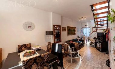 Venta Departamento Duplex en Villa Urquiza Con Balcón Apto Crédito