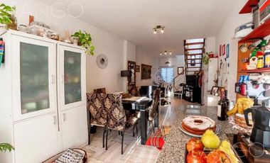 Venta Departamento Duplex en Villa Urquiza Con Balcón Apto Crédito
