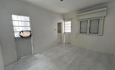 PH en venta - 2 Dormitorios 1 Baño - 85Mts2 - Morón