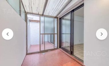 Venta Departamento en Flores Dos Ambientes Con Patio Apto Profesional