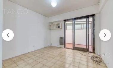Venta Departamento en Flores Dos Ambientes Con Patio Apto Profesional