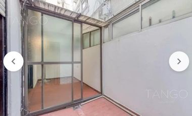 Venta Departamento en Flores Dos Ambientes Con Patio Apto Profesional
