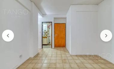 Venta Departamento en Flores Dos Ambientes Con Patio Apto Profesional