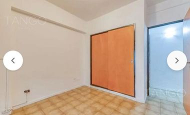 Venta Departamento en Flores Dos Ambientes Con Patio Apto Profesional