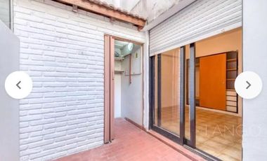 Venta Departamento en Flores Dos Ambientes Con Patio Apto Profesional