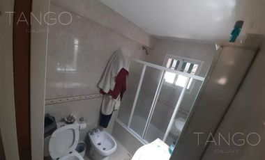 Venta Departamento Cuatro Ambientes en Boedo Con Balcón Apto Crédito Con Baulera