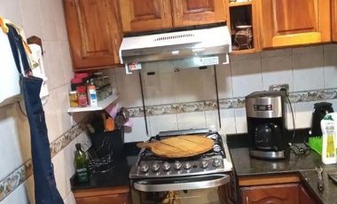 Venta Departamento Cuatro Ambientes en Boedo Con Balcón Apto Crédito Con Baulera