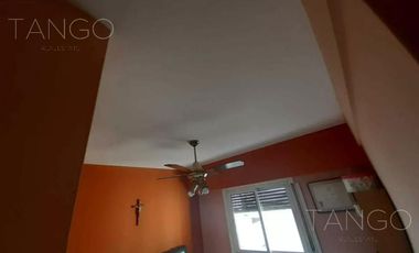 Venta Departamento Cuatro Ambientes en Boedo Con Balcón Apto Crédito Con Baulera