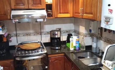 Venta Departamento Cuatro Ambientes en Boedo Con Balcón Apto Crédito Con Baulera