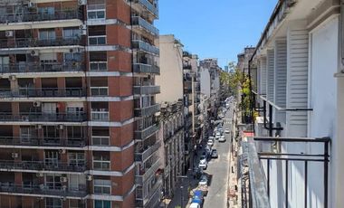 Venta Departamento Balvanera 4 Ambientes frente balcón depen