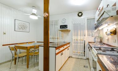 Venta Departamento en Recoleta Cinco Ambientes Con Cochera Baulera