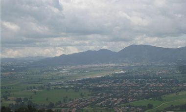 MANSIÓN EN EL BOSQUE AL NORTE DE BOGOTA PRIVACIDAD Y SEGURIDAD