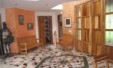 MANSIÓN EN EL BOSQUE AL NORTE DE BOGOTA PRIVACIDAD Y SEGURIDAD