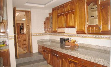 MANSIÓN EN EL BOSQUE AL NORTE DE BOGOTA PRIVACIDAD Y SEGURIDAD