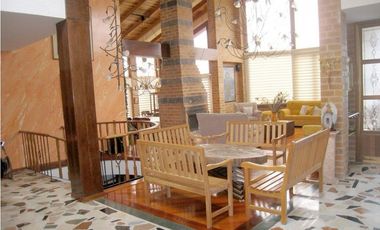 MANSIÓN EN EL BOSQUE AL NORTE DE BOGOTA PRIVACIDAD Y SEGURIDAD