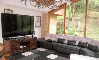 MANSIÓN EN EL BOSQUE AL NORTE DE BOGOTA PRIVACIDAD Y SEGURIDAD