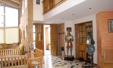 MANSIÓN EN EL BOSQUE AL NORTE DE BOGOTA PRIVACIDAD Y SEGURIDAD