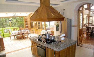 MANSIÓN EN EL BOSQUE AL NORTE DE BOGOTA PRIVACIDAD Y SEGURIDAD